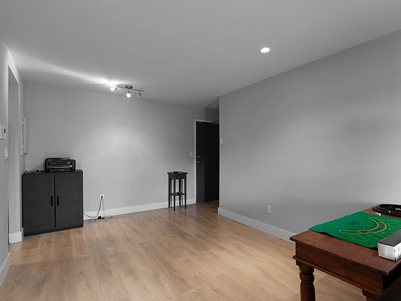 4th image of 4537 Main St #201