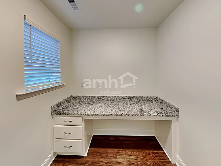 1410 Ashlyn Ct — Photo 11