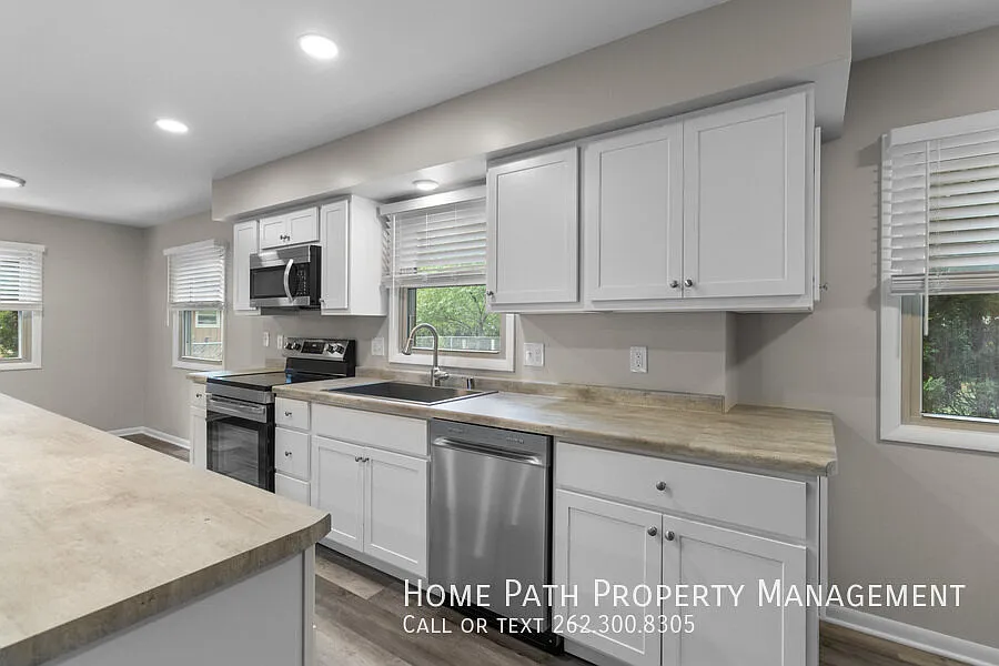 4 bed, 1.5 bath, 2306 sqft, $2,900 — Photo 4