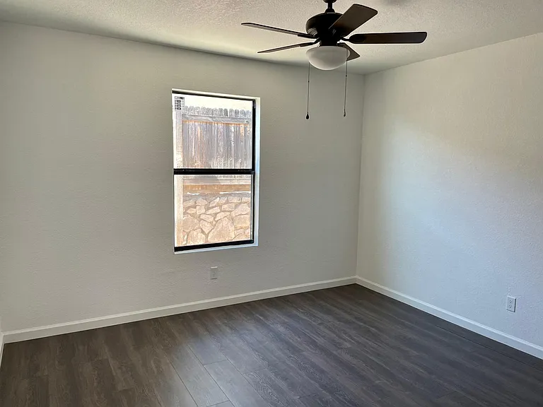 3531 Venus St — Photo 12