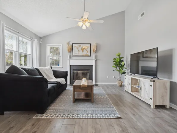 6707 Low Bush Ct, Wilmington, NC 28405