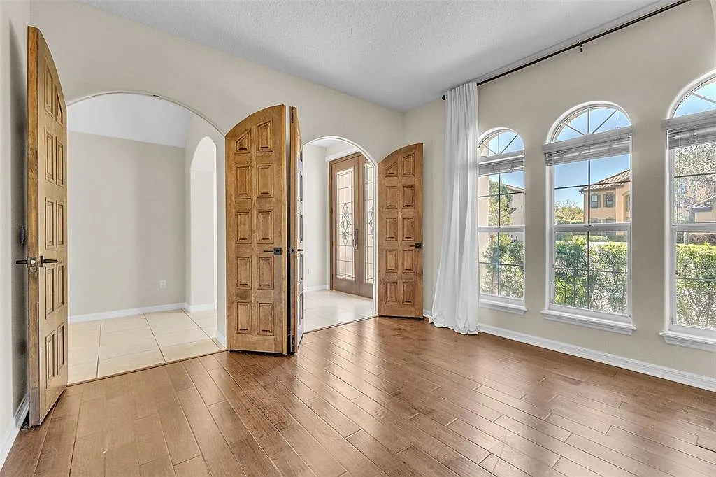 4 bed, 4.0 bath, 3091 sqft, $4,650 — Photo 2