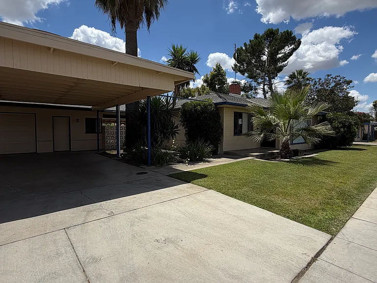2038 E Ashlan Ave — Photo 3