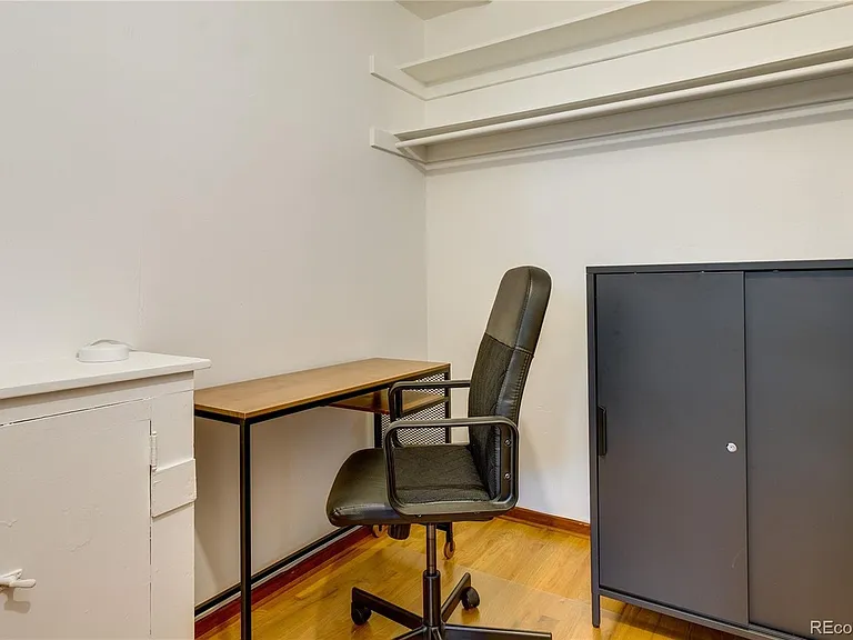Image of Extra Room as staged.