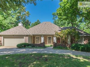 8820 Delmar St, Prairie Village, KS 66207