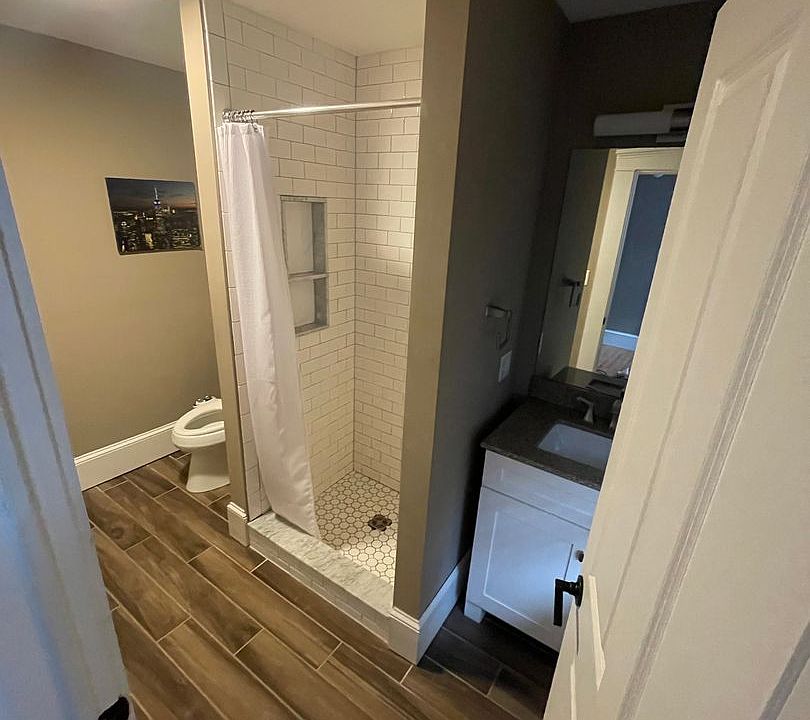 1st image of 26 E Vine St #2R