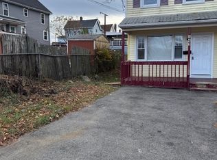 142 Coggswell St, Bridgeport, CT 06610