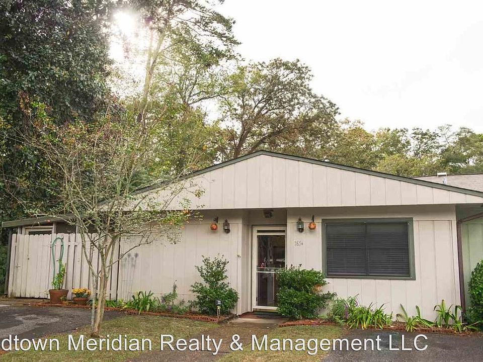 1st image of 165 Villas Ct SE #C