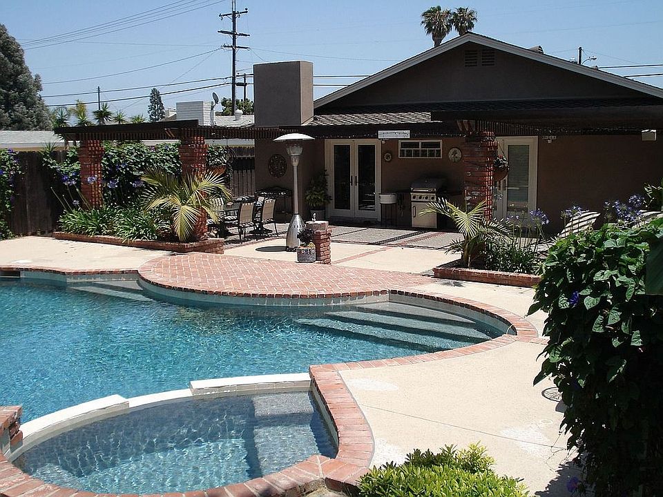 2nd image of 2265 Santa Ana Ave
