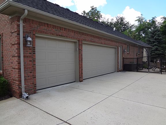 3rd image of 53927 Desano Dr