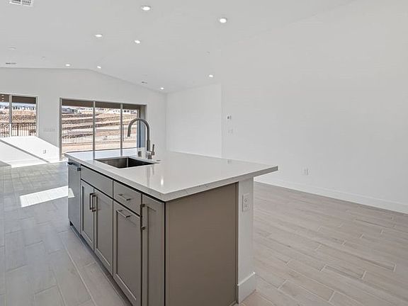 4th image of 218 Piazzetta Pl