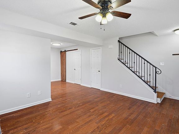 4th image of 845 Harbor Bend Dr
