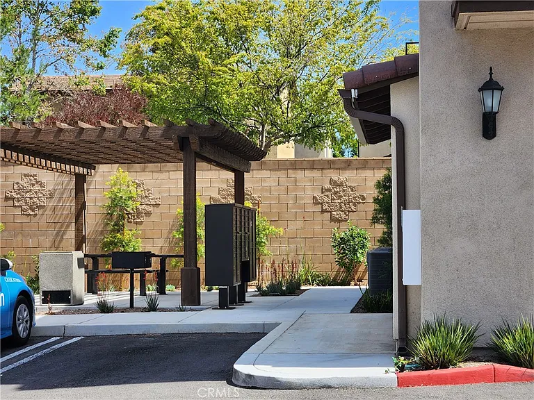 2408 Villena Way — Photo 34