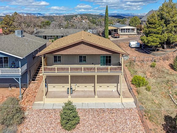 3rd image of 711 W Summit St