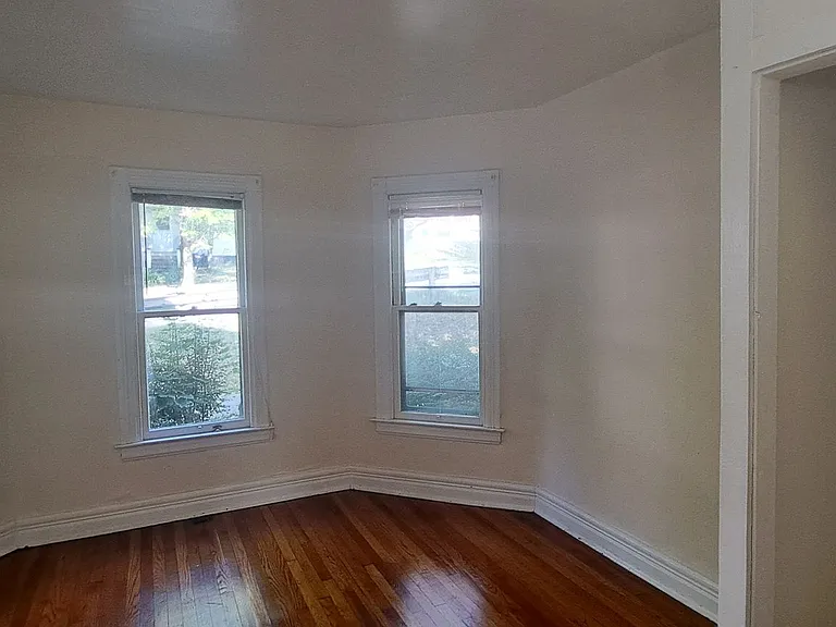 502 S Aurora Street — Photo 6