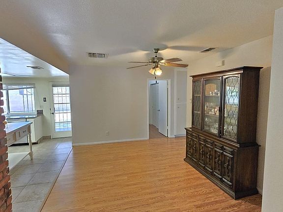 5th image of 534 Suzanne St