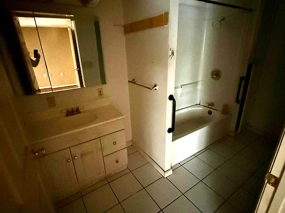 5th image of 3718 N High Way #1