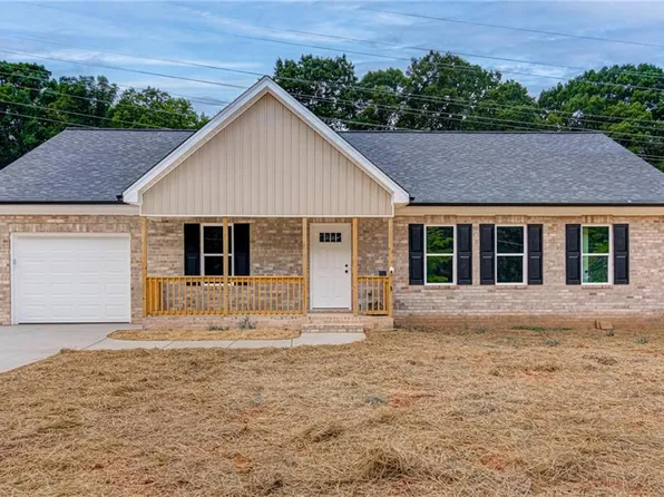 4600 Haven Crest Rd, Winston Salem, NC 27106