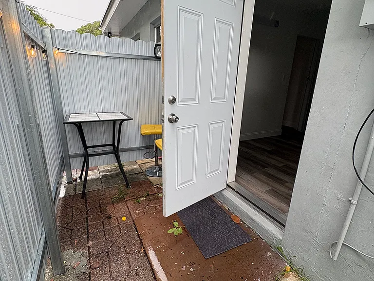980 NW 200th Ter — Photo 5