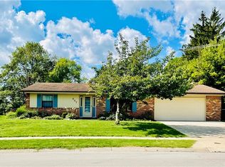 907 Avey Ln, Englewood, OH