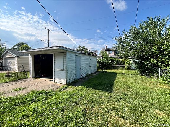 5th image of 8151 Rolyat St