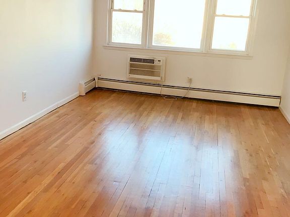 2nd image of 1464 Clintonville St APT 3