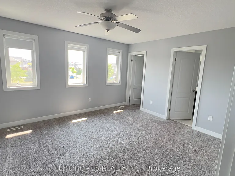 1942 Foxridge Cres — Photo 9