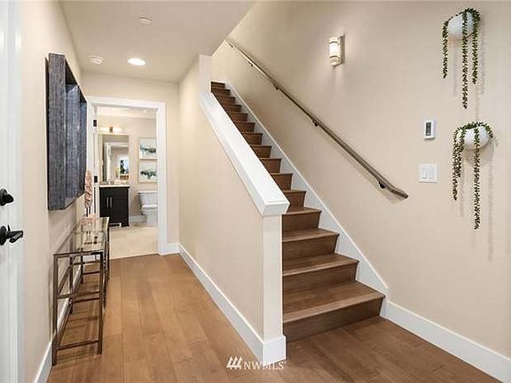 3rd image of 18448 10th Ave NE