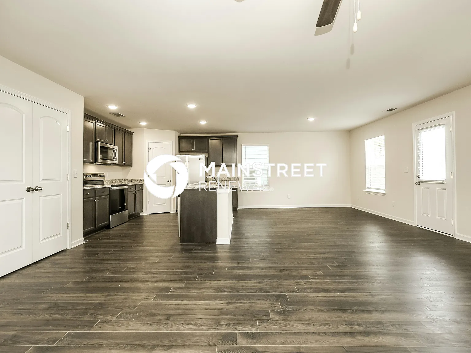 217 Renwick Dr — Photo 4