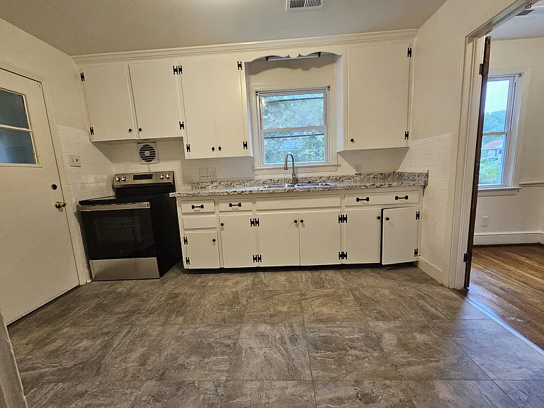 3602 Reynolds Rd — Photo 6