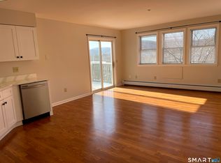 5 Terrace Pl APT J, New Milford, CT 06776