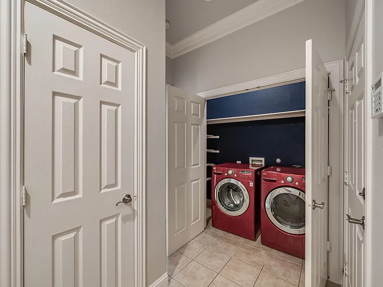 5836 La Vista Dr — Photo 6