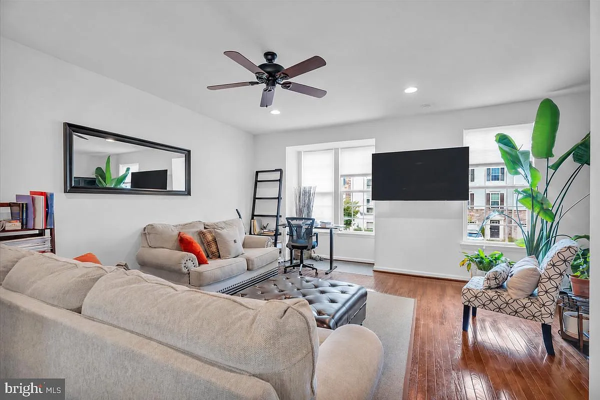 3 bed, 2.5 bath, 1825 sqft, $3,100 — Photo 3