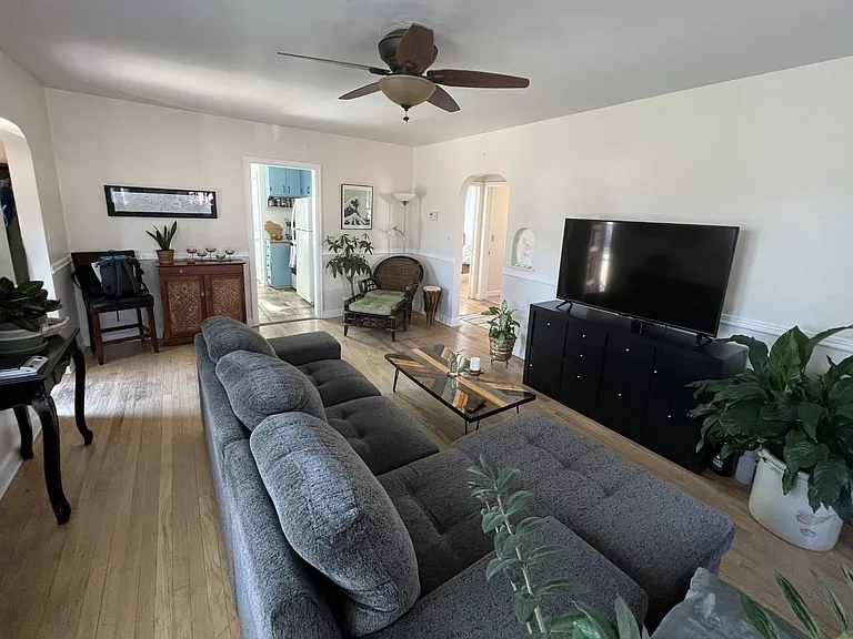 1015 Steele St — Photo 3