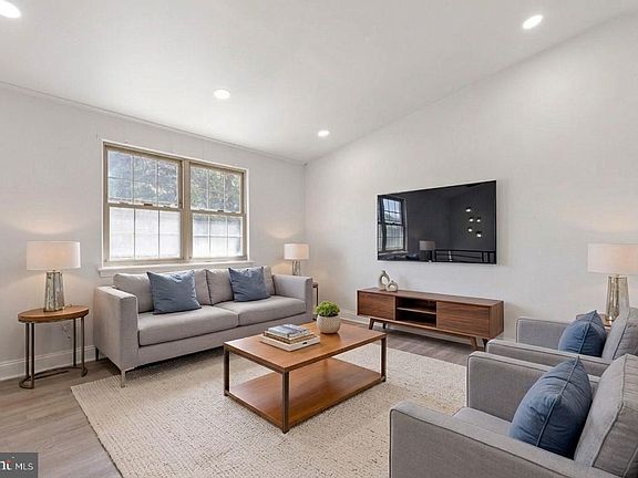 3rd image of 20 Dorsey Ln