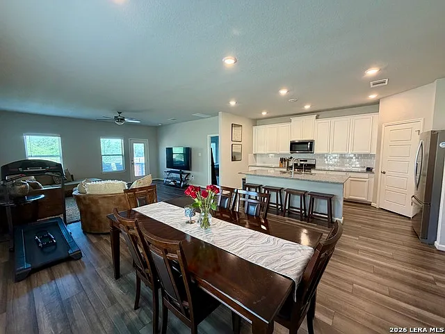 4 bed, 3.5 bath, 2886 sqft, $2,750 — Photo 3