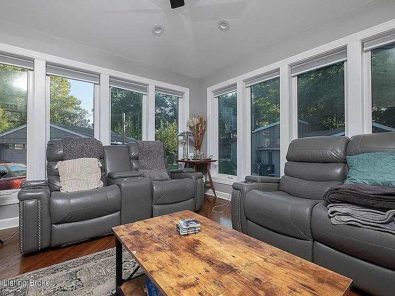 211 S Sherrin Ave — Photo 19