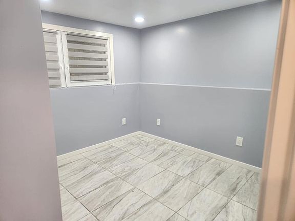 4th image of 30 Laura Ln