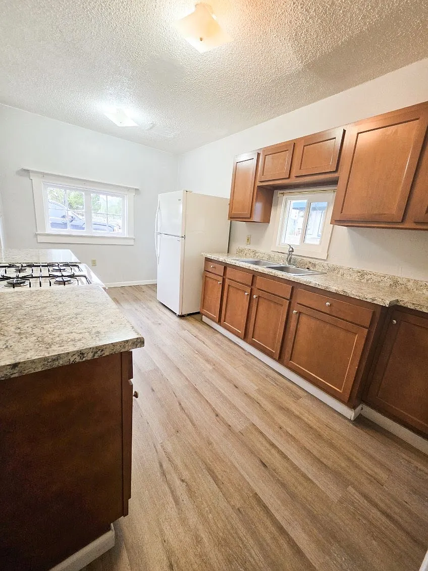2 bed, 1030 sqft, $1,100 — Photo 3