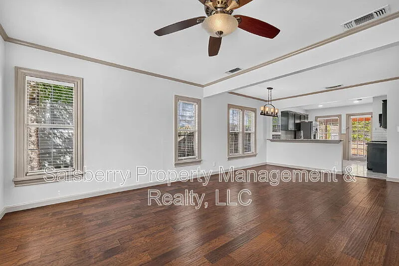 2 bed, 1.0 bath, 1042 sqft, $2,500 — Photo 3