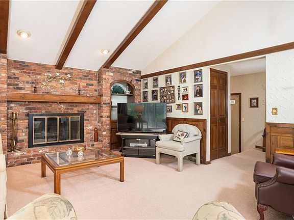 3rd image of 24 Lemay Ct