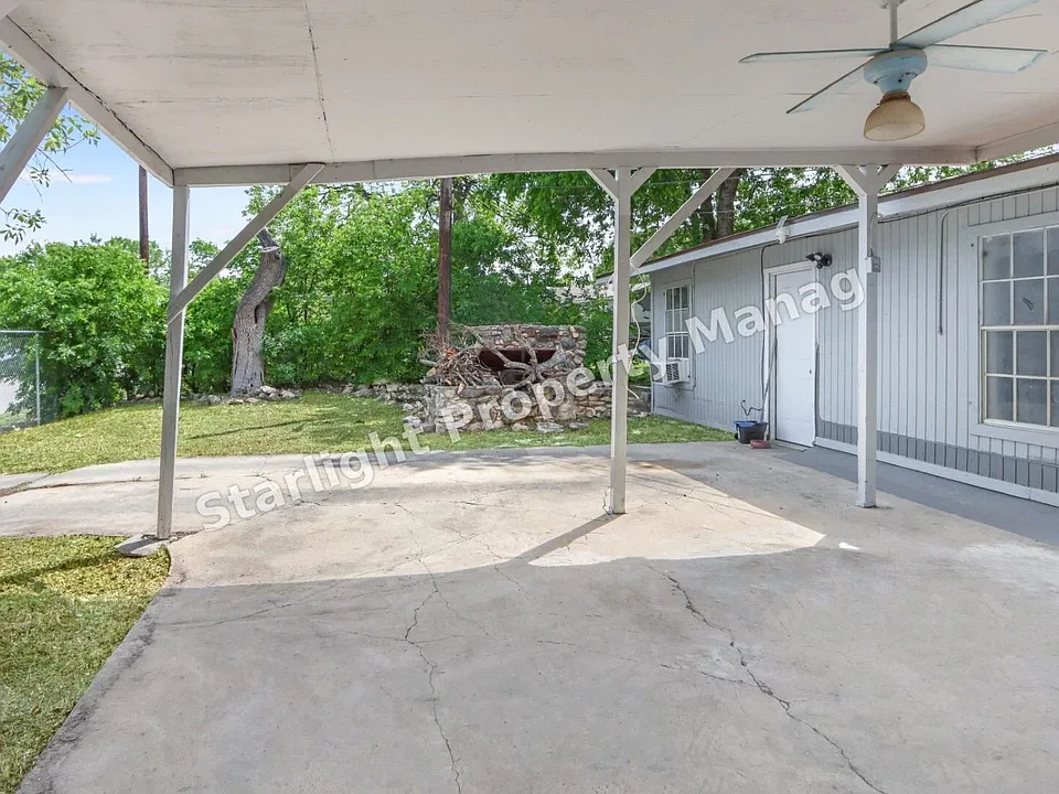4602 Centralia Dr