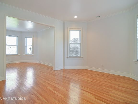 3rd image of 2563 W Argyle St #2