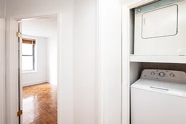 Rented by R New York