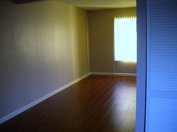 5th image of 8809 Salmon Falls Dr Unit E