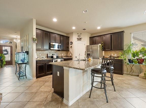 5th image of 815 Valentino Dr
