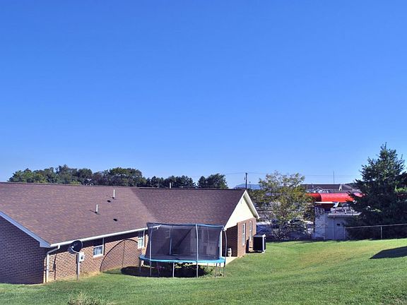 2nd image of 35 Farmview St