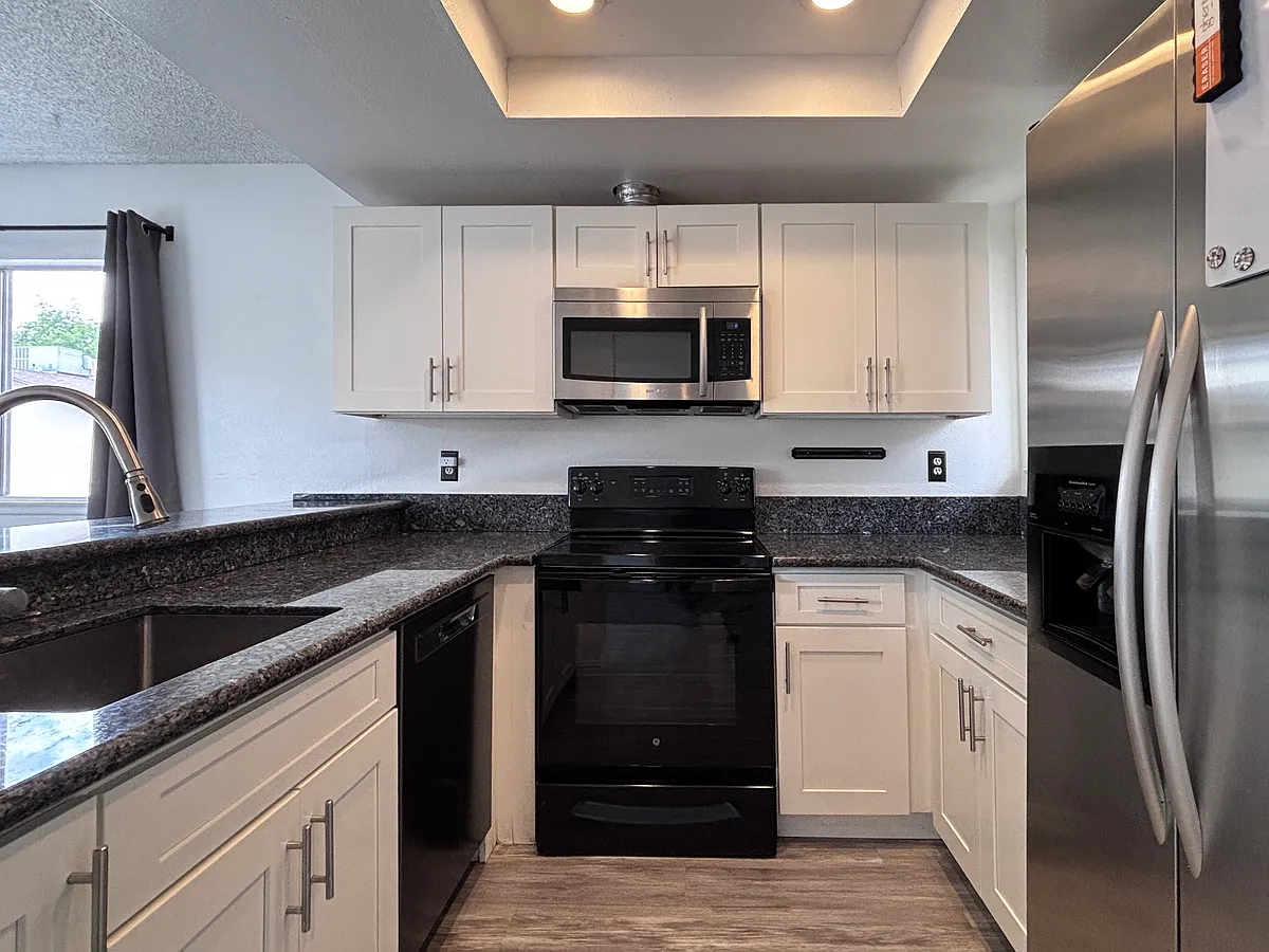 Building Photo - 2340 Canfield Dr #D