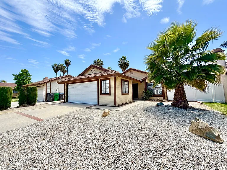 29677 Woodlands Ave — Photo 2
