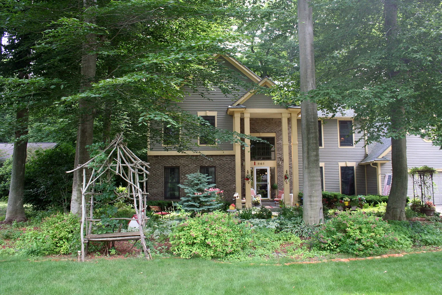 945 Wellington Ct photo 1